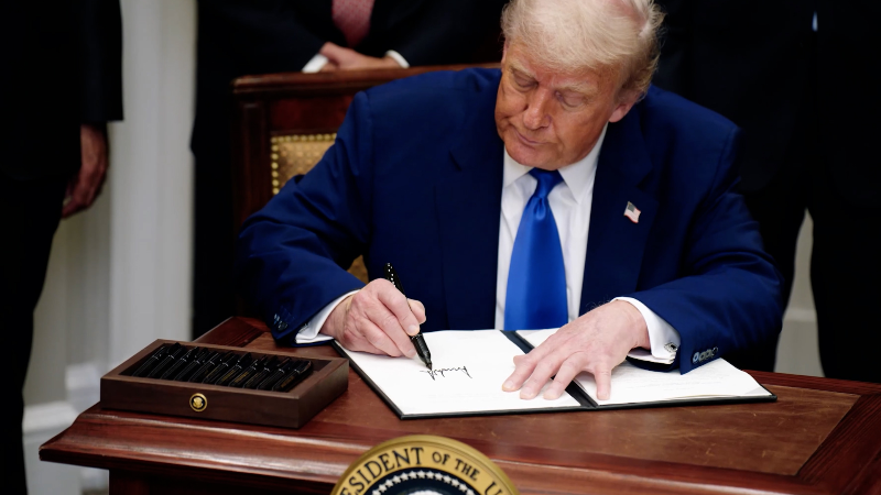 trump signing executive orders